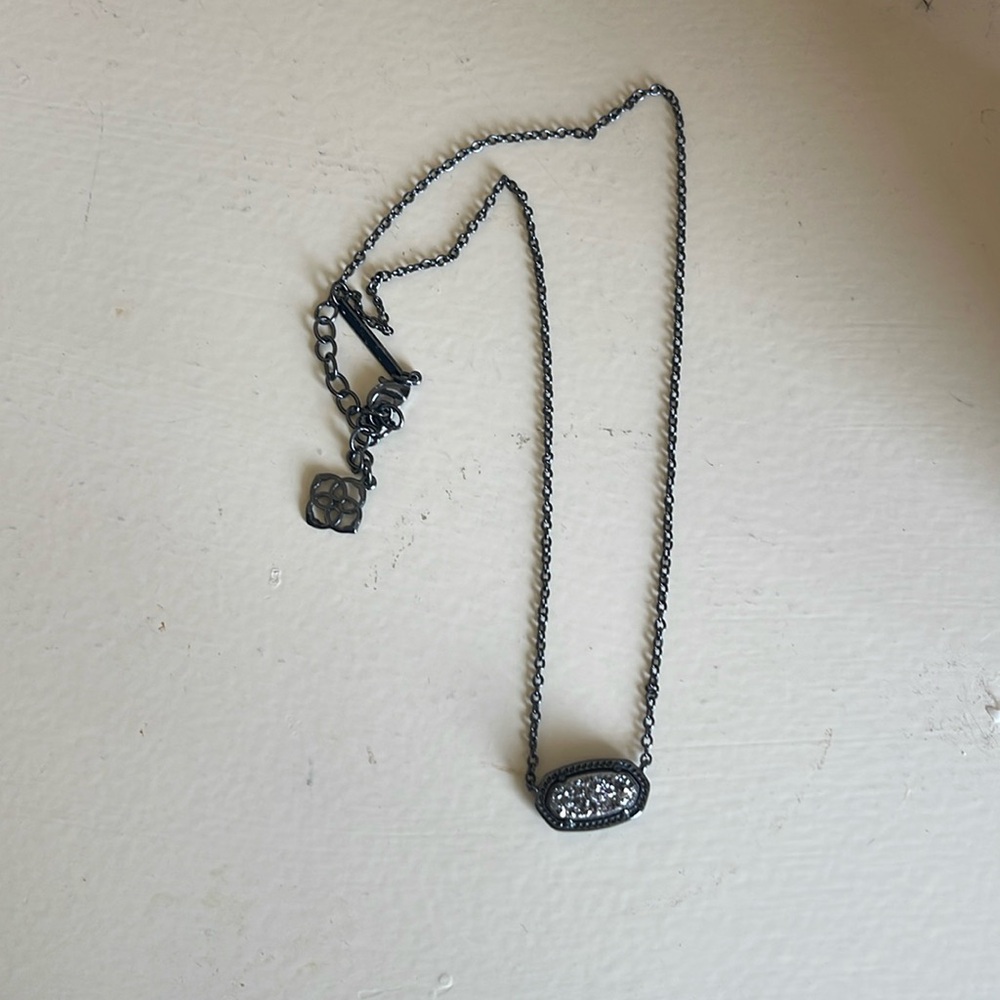 Black Kendra Scott necklace